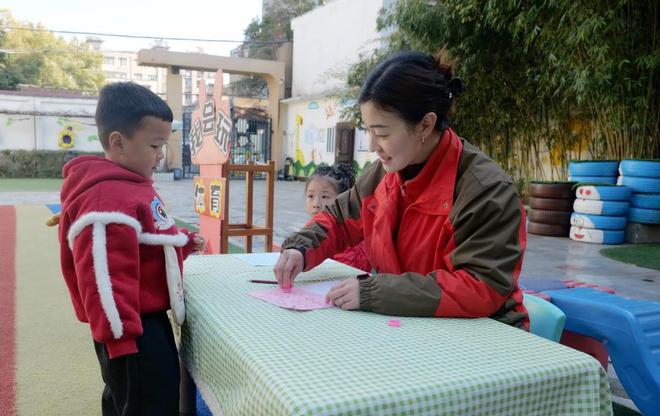 蔚蔚幼儿园创新期末能力测评千亿球友会体智大闯关襄阳市(图2)